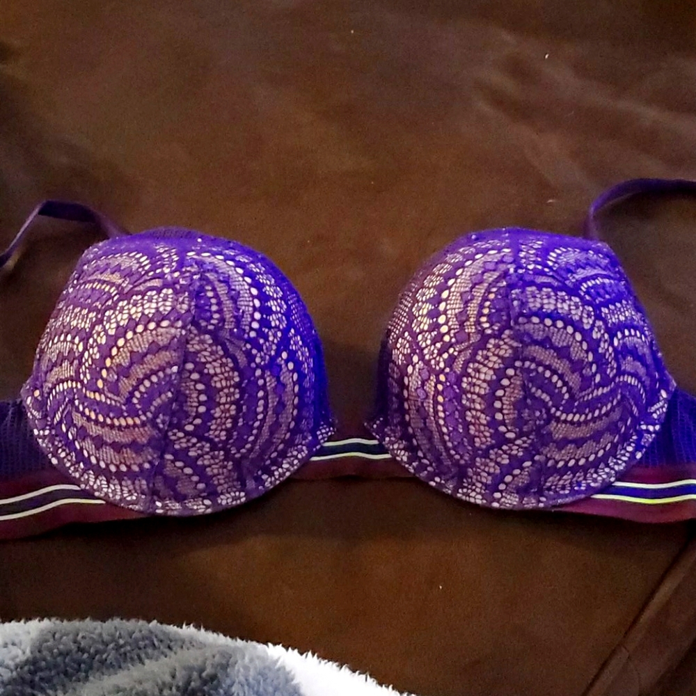 Bombshell Victoria's secret bra